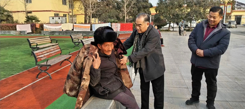 ���Ļ��ůϦ�� �෽Я�ִ����顪��ỳ����������Ͽ�չ����ο�ʻ��Ϊ����ע��ů��(ͼ4)